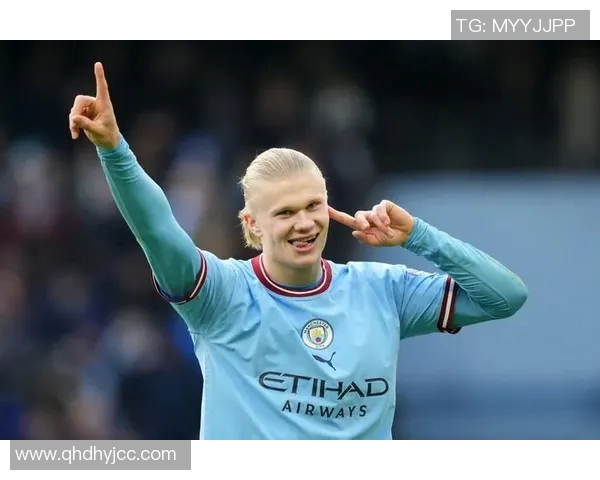 哈兰德福登比赛啃苹果趣事：场上场下的足球“果然”风趣